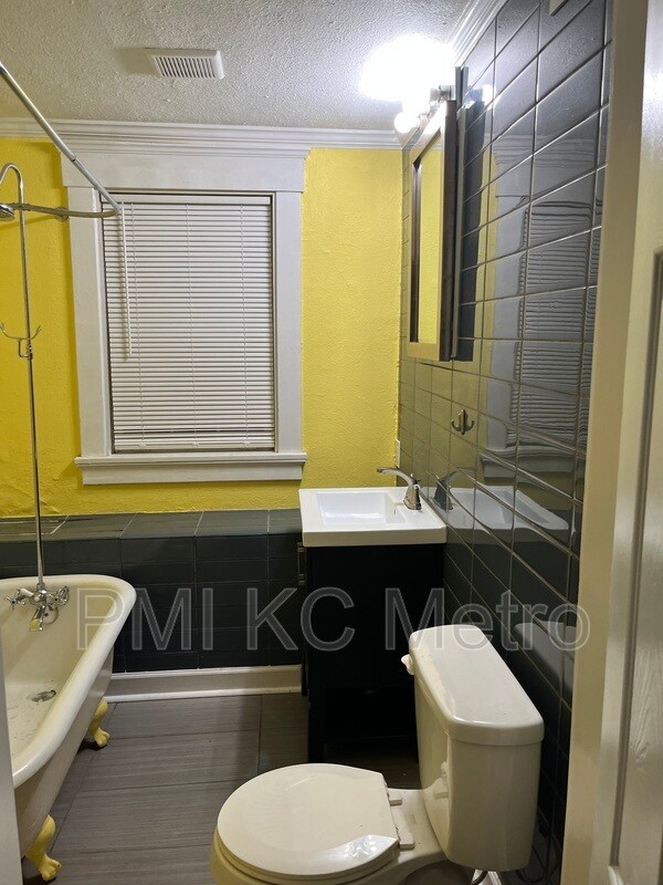 Foto del edificio - 4629 Harrison St