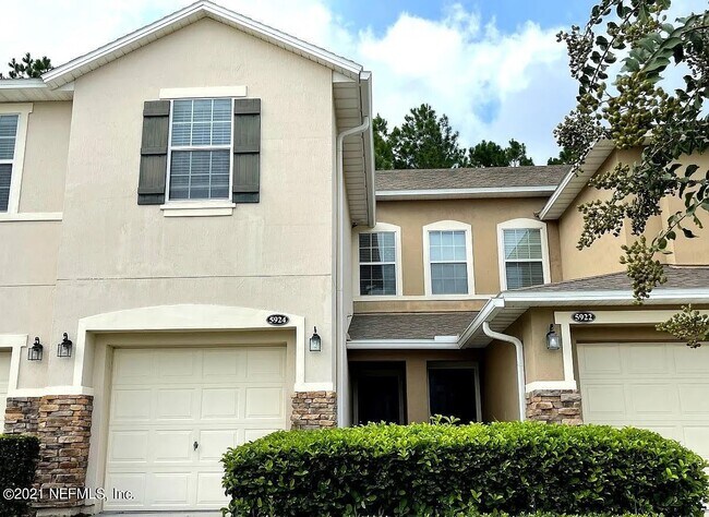 Foto del edificio - 5924 Bartram Village Dr