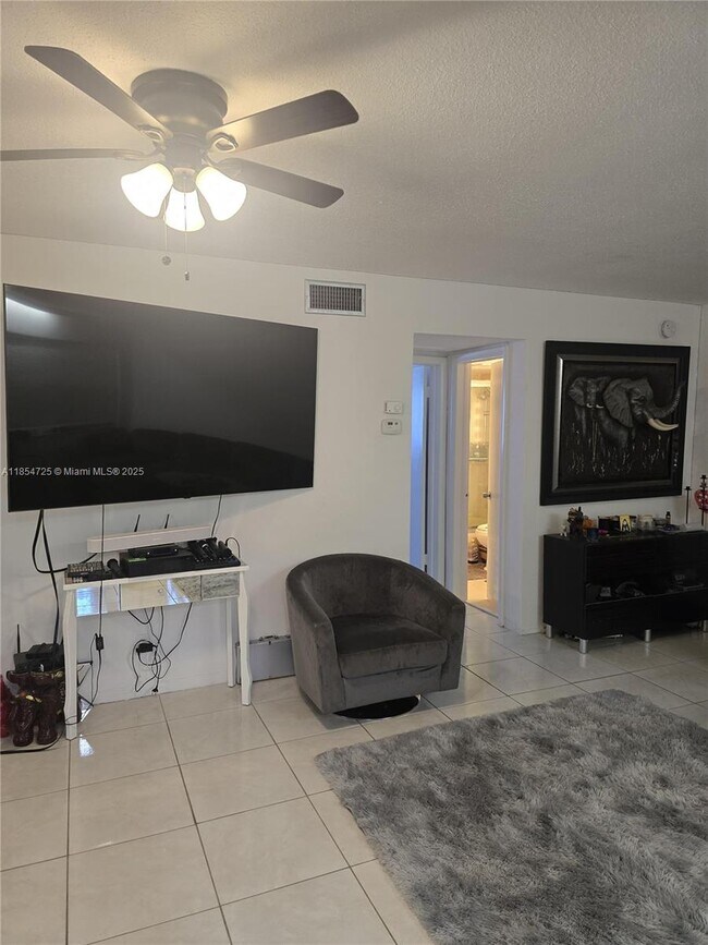 Foto del edificio - 541 Blue Heron Dr