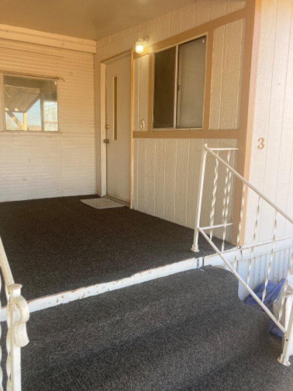 Building Photo - 970 S Desert View Dr