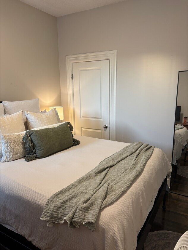 Photo principale - Beautifully renovated 2 bedroom apartment.
