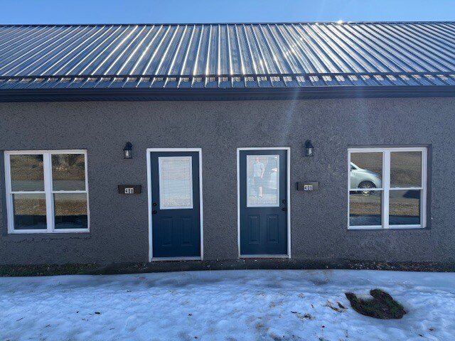 Front Entry - 408 E King St