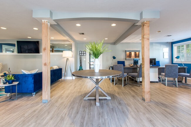 Building Photo - Heatherstone Building Photo - Heatherstone