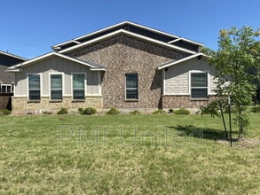 Building Photo - 655 Harvest Moon Dr