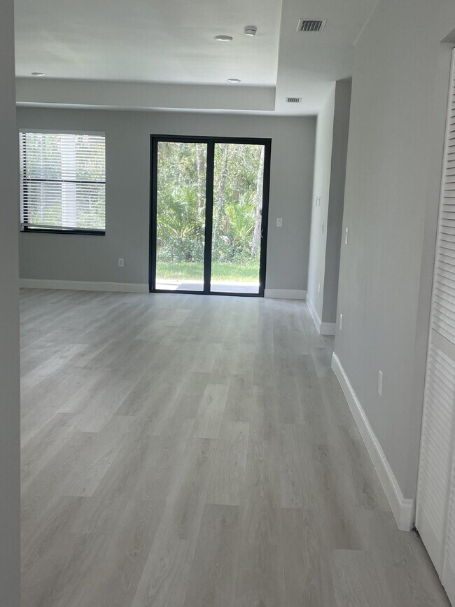 Building Photo - New Contruction - Modern Design