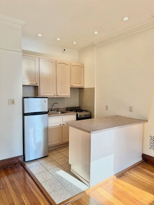 Building Photo - 136 St James Pl