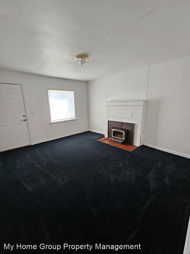 Building Photo - 2 br, 1 bath House - 249 Howard St N