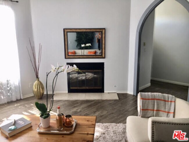Living room - 671 Mildred Ave