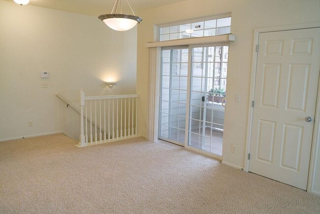 Building Photo - 452 Black Feather Loop