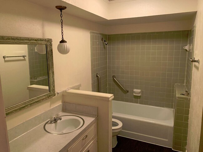 Building Photo - Duplex