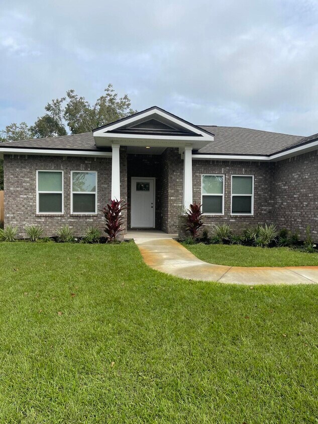 10 Lucky Ln, Mary Esther, FL 32569 House Rental in Mary Esther, FL