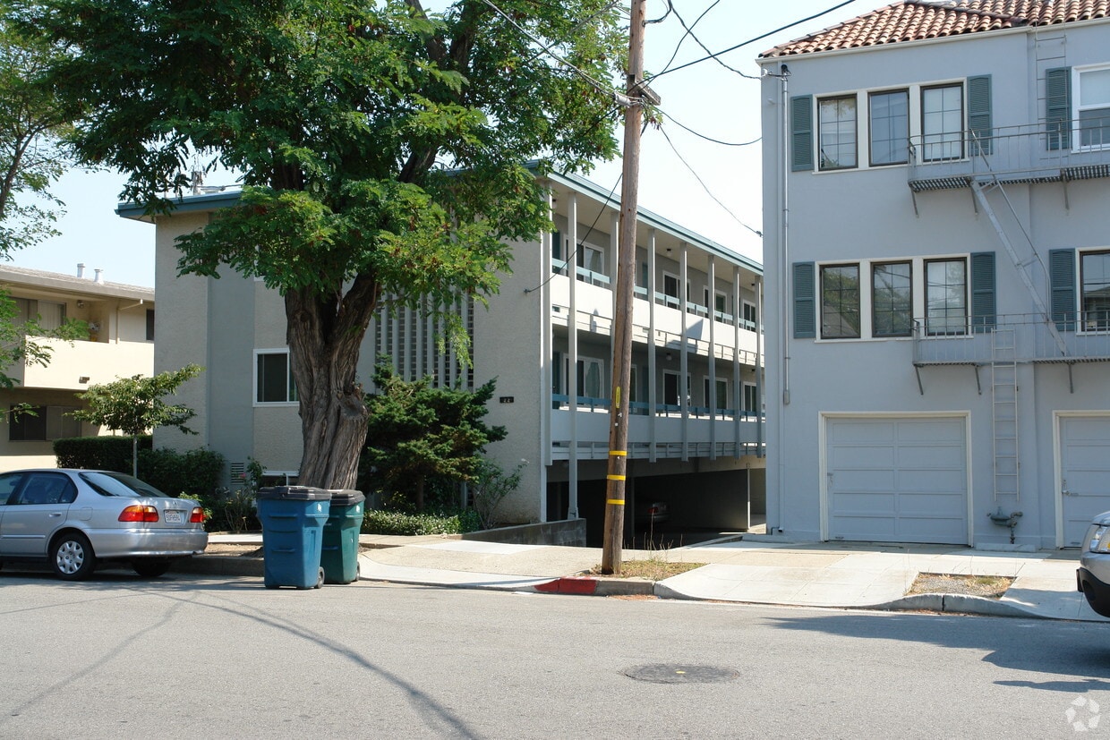 Primary Photo - 22 Highland Ave