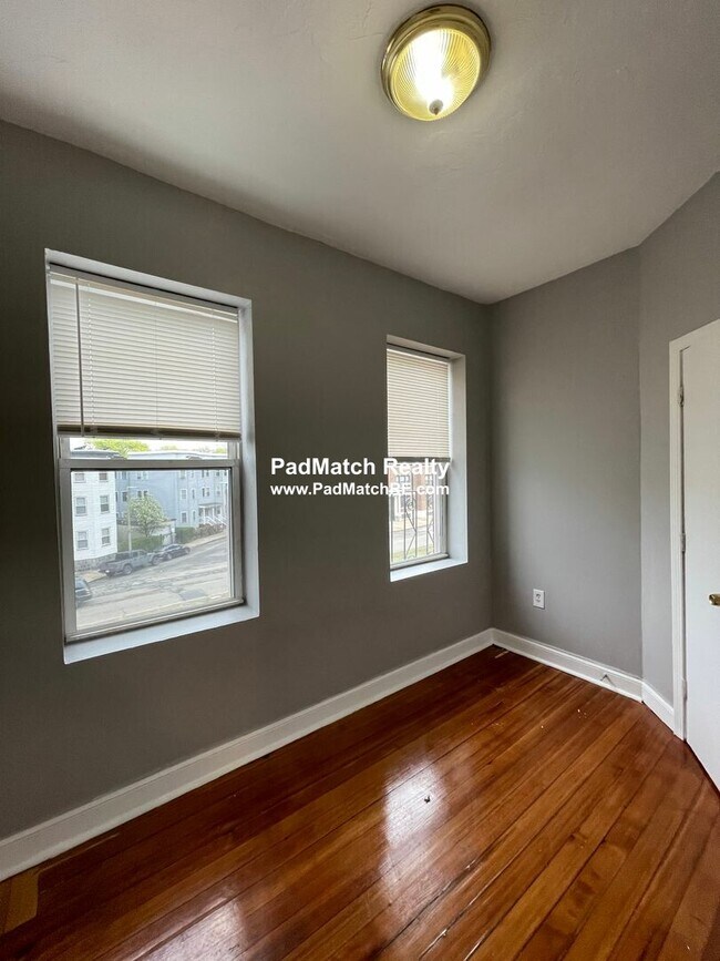 Foto del edificio - 820-828 Blue Hill Avenue