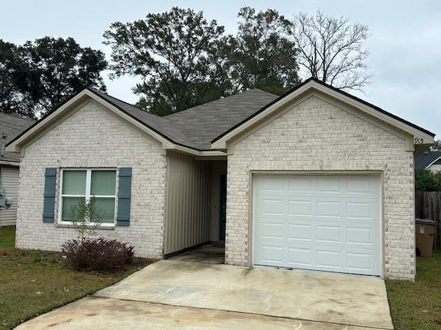 Foto principal - 915 McNeil Ave