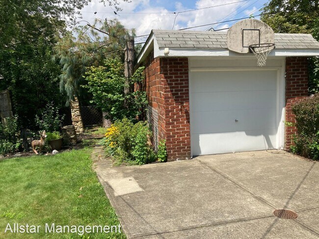 Building Photo - 3 br, 1 bath House - 4742 Burleigh Rd