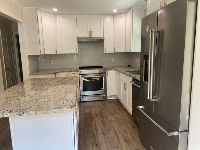 Building Photo - COMING SOON - 3 Bedroom, 2 Bathroom House ...