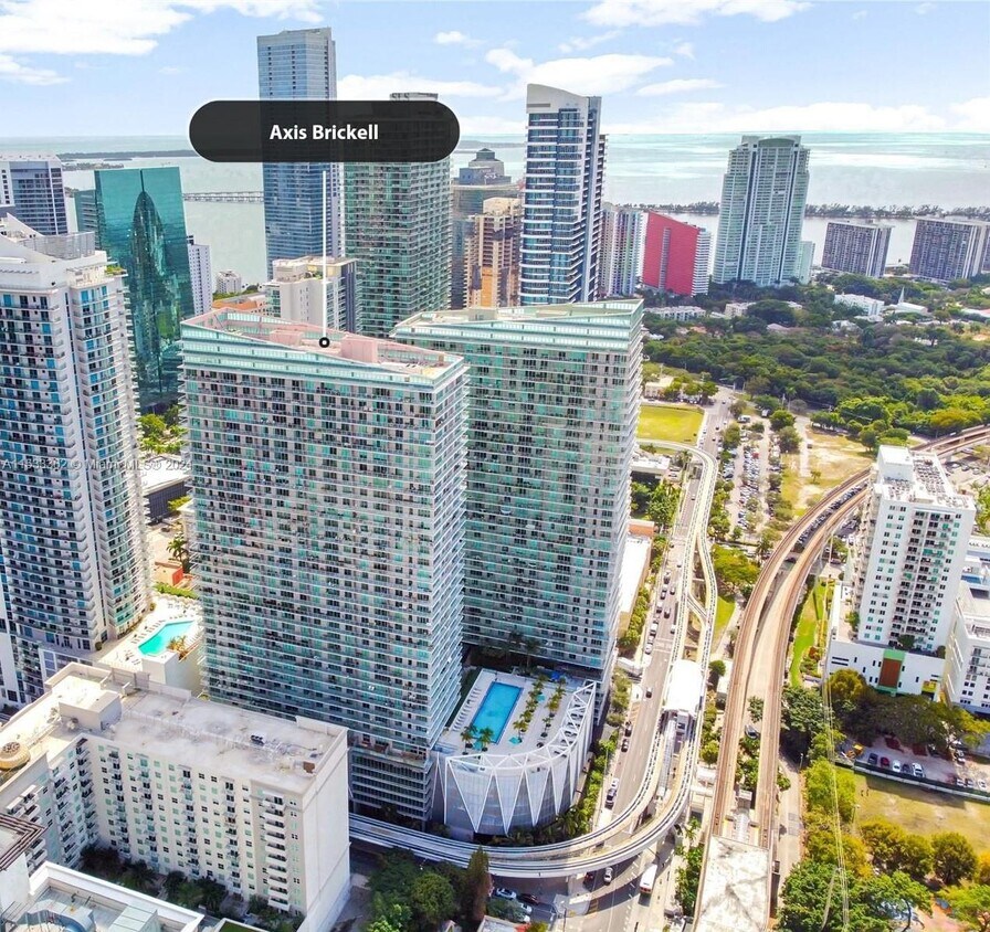 Primary Photo - 1111 SW 1st Ave