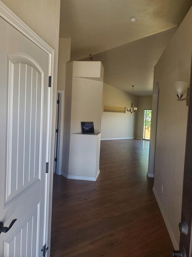 Foto del edificio - 212 Hideaway Ln