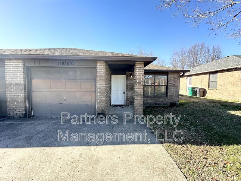 5806 Sara St, Fayetteville, AR 72704 Condo for Rent in Fayetteville