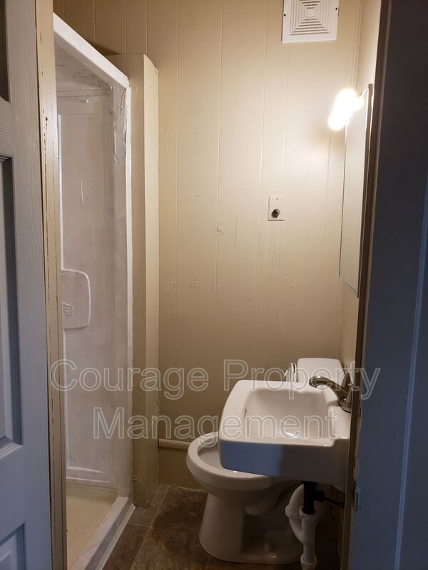Building Photo - 164 Boardman St