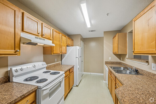 3BR, 2BA - 1,271SF - Kitchen - Gates at Coralbay