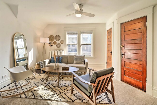 Foto del edificio - Charming Upper Level Duplex