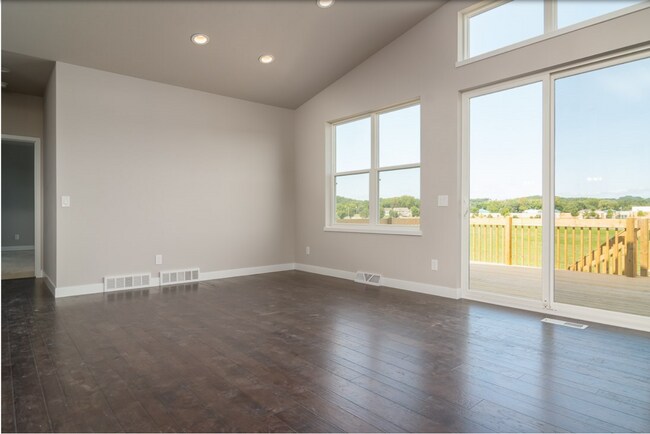 Foto del edificio - 615 Clear Pond Way