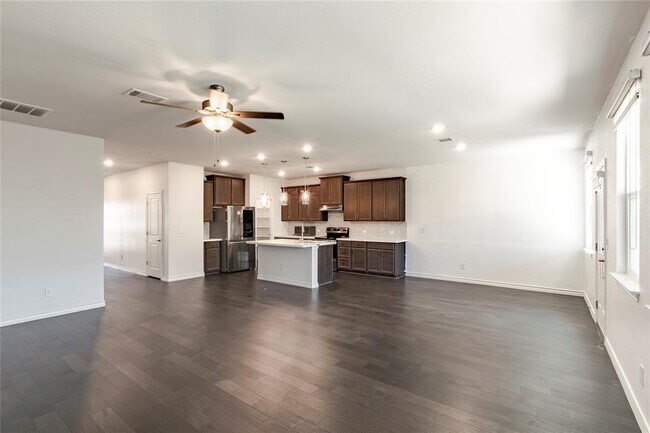 Building Photo - 204 Caisson Trl