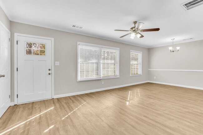 Foto del edificio - 2967 Cloverhurst Dr