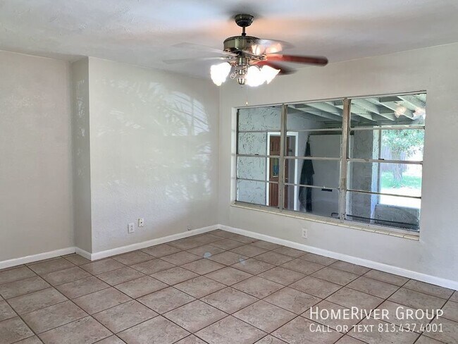 Building Photo - Cute 2 bedroom on quiet street