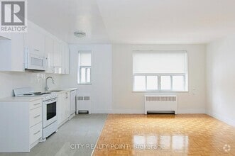 Building Photo - 103-1291 BAYVIEW Ave