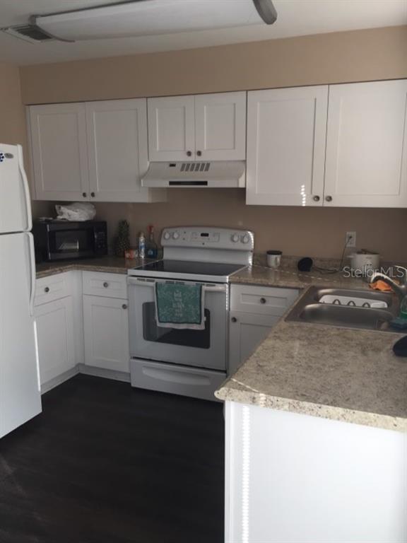 Foto del edificio - 3941 Wingward Ave