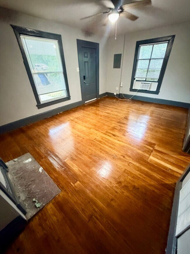 Foto del edificio - 108 Blue Grass Ave
