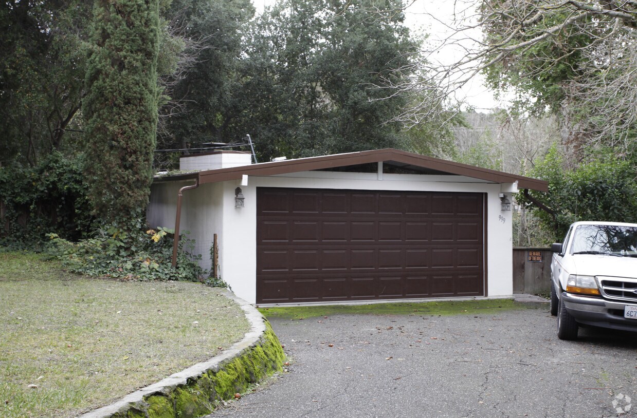 Primary Photo - 999 Creekwood Pl
