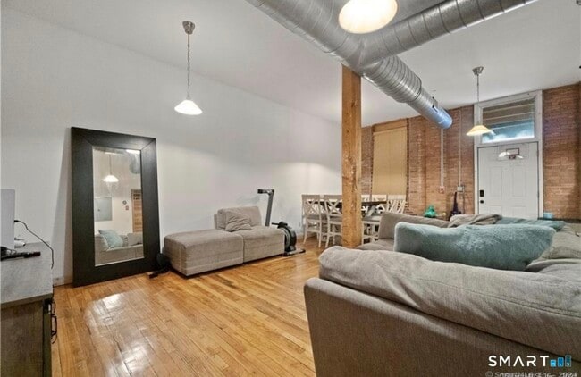 Foto del edificio - 325 Lafayette St