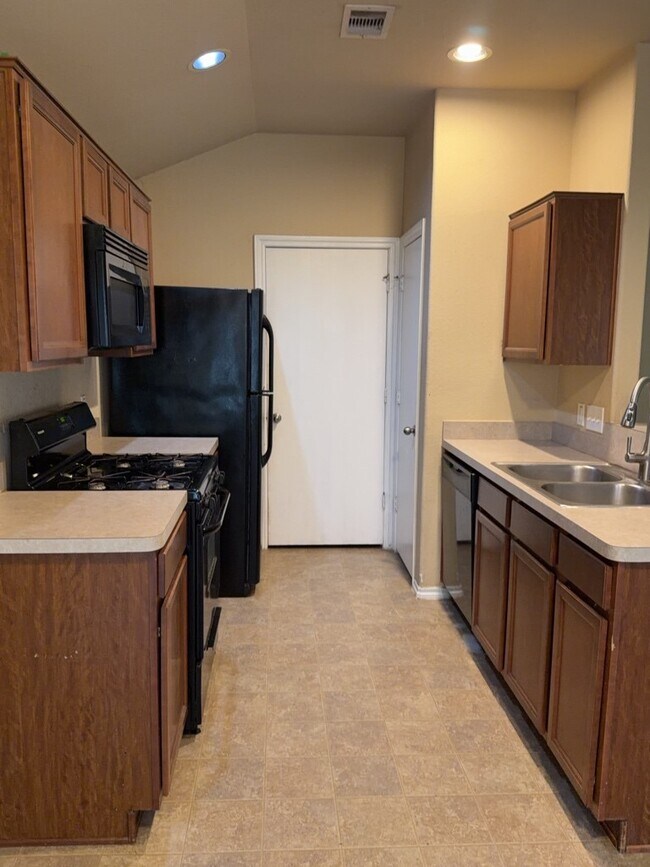 Foto del edificio - 811 Lovebug Ln