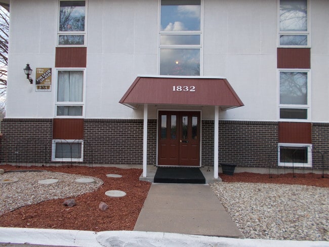 Building Photo - 1832 Claflin Rd