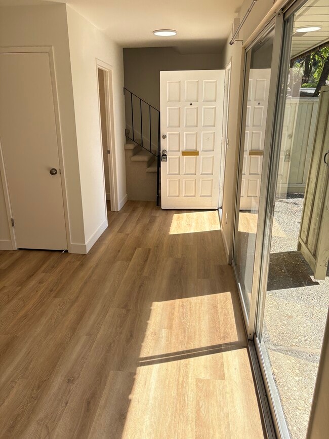 Building Photo - 230 San Andreas Dr