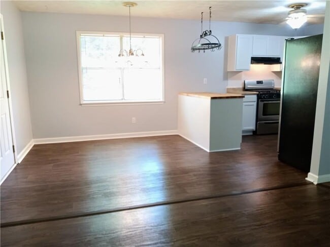 Building Photo - 5060 Lisa Ct