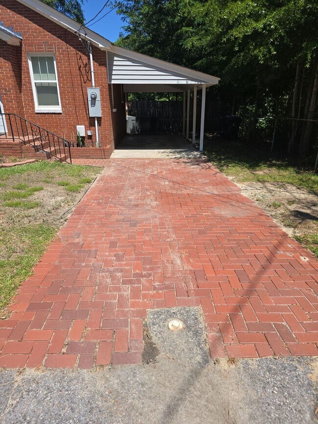 Building Photo - 3 bed 1 bath brick house In the Avenues