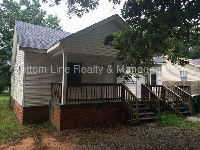 Primary Photo - 6328 Rockwell Blvd