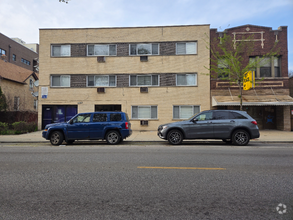 Building Photo - 2214 W Touhy Ave