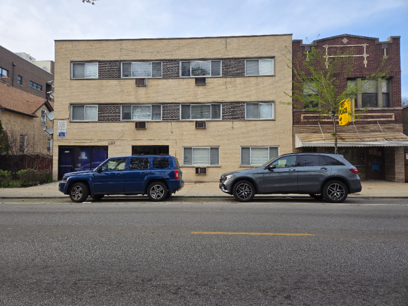 Primary Photo - 2214 W Touhy Ave