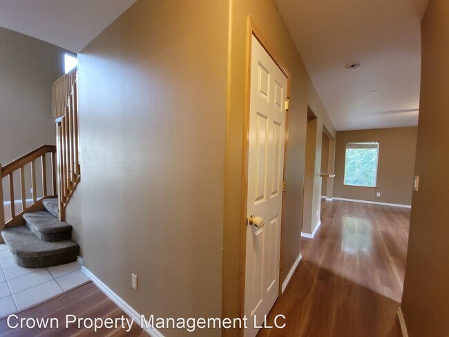 Building Photo - 5 br, 2.5 bath House - 3417 S. Buntin St.