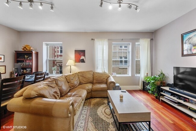Foto del edificio - 5338 N Winthrop Ave