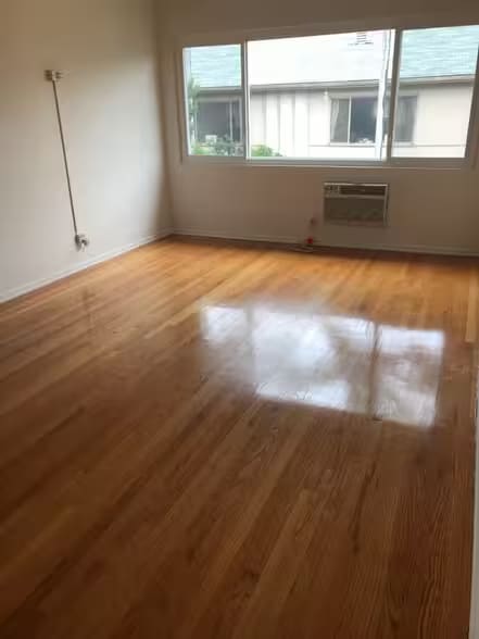 Foto del edificio - 1827 N Normandie Ave