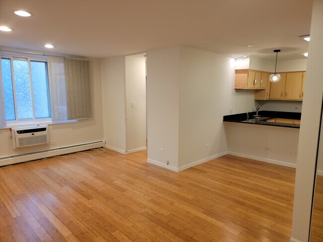 Building Photo - 510 W Fullerton Pky