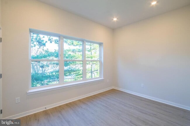 Building Photo - 1330 S Patton St