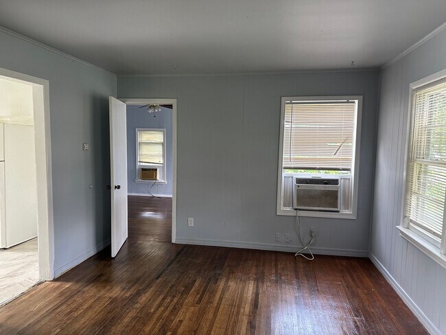 Foto del edificio - 3 bedroom/1 bath house!