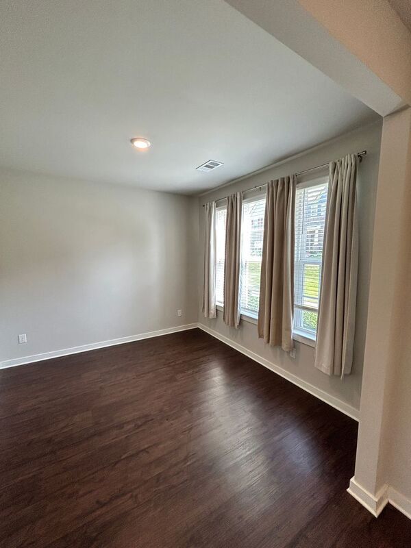 Building Photo - 1073 Henley Ln